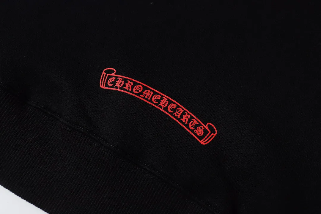 M13—P210 -Chrome Hearts/Chrome Hearts printed sweatshirt cardigan jacket -420 grams of high-density, high-quality wool, soft, delicate and skin-friendly, soft and silky to the touch, warm and skin-friendly -The hardware and zipper accessories are all customized and full of details -Colour: black -Size: S M L XL